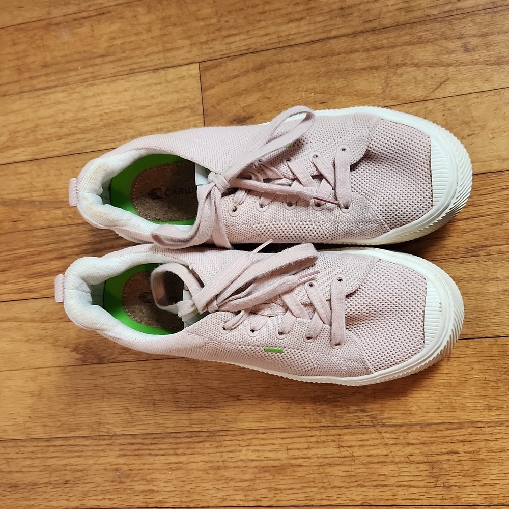 Cariuma Sneakers